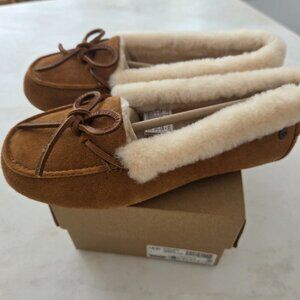 Ugg Solana Sheepskin Loafers slippers size 6 chestnut suede leather